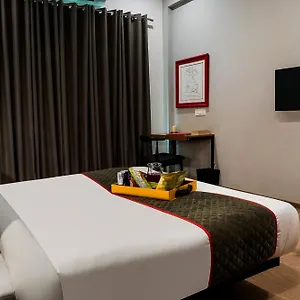 Super Townhouse Galleria Market Near Golf Course Road Hotel Gurgaon