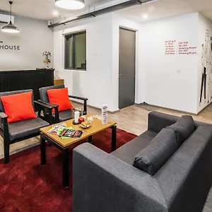 Super Townhouse Galleria Market Near Golf Course Road Hotel Gurgaon